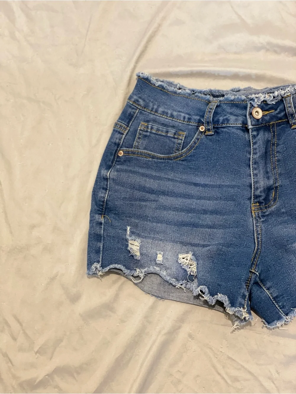 🔥 TRENDY Frayed Raw Hem High-Rise Stretch Jeans! 💎 Size S (13” Waist) ✨